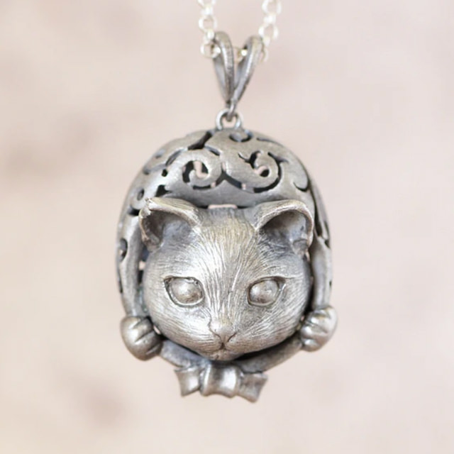 風呂敷と猫のシルバーペンダント